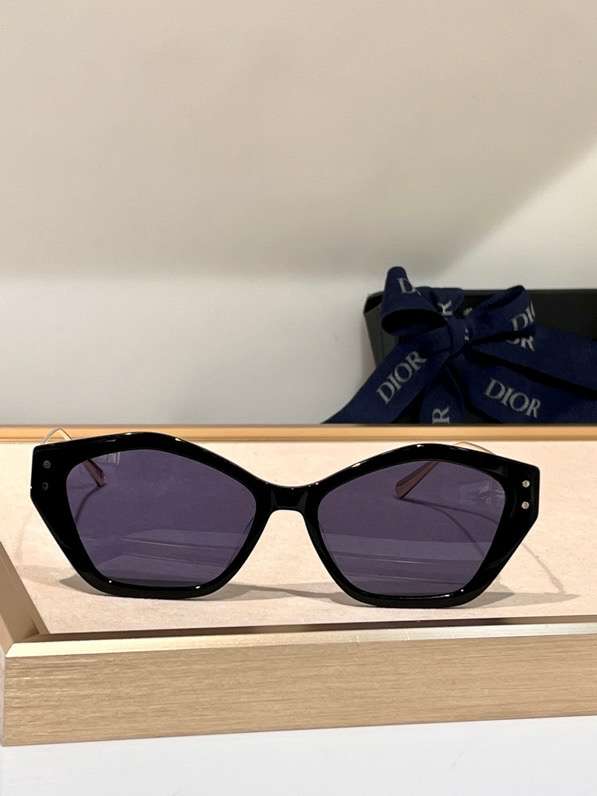 Picture of Dior Sunglasses _SKUfw53678361fw